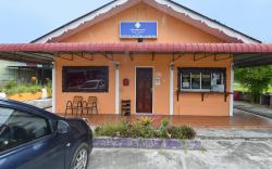 OYO 90561 Awan Biru Motel