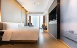 Atour Hotel Ningbo Sanjiangkou Bund Bookstore