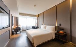 Atour Hotel Shanghai Daning International Plaza