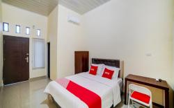 OYO 90773 Shine Guest House Syariah