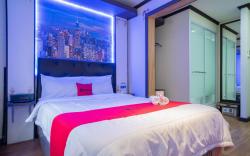 RedDoorz Plus @ Pondok Labu