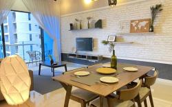 Atlantis -B15-6pax /5 min Town Jonker St/Pool View
