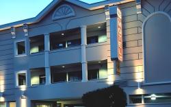 Nob Hill Motor Inn