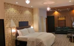 creek hotel