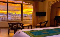 Thamla Haveli - Heritage Lake View Hotel