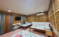 Genna's Tourist Inn  Family Room
