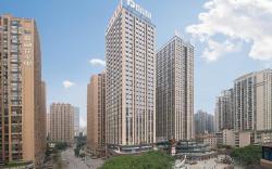 Vienna Hotel Chongqing Yangjiaping Pedestrian Street Light Railway Station