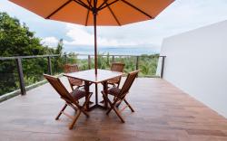 MELASE HILL VILA