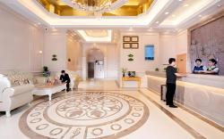 Vienna Hotel Guangxi Lingshan Liufengshan Pedestrian Street