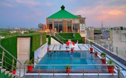 Hotel Sallow Royal Suites