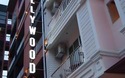 Hollywood Inn Love