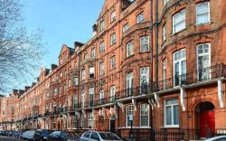 Kensington Court ApartHotel