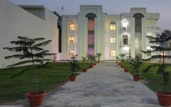 Super Collection O Yamuna Palace Near Gomti Riverfront Park