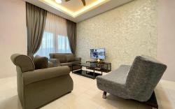 A Lovely Condo II with Sky Pool, 3R2B | 3-Minute Distance to Restaurants and Duty-Free Shops