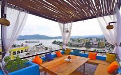 Hotel Udai Niwas - By The Lake
