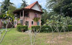 Piman Pu Lek A beachfront serviced 1 br villa