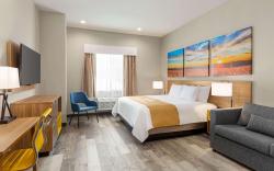 Days Inn & Suites by Wyndham Greater Tomball