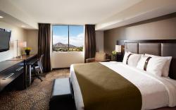 Holiday Inn and Suites Phoenix Airport North By IHG