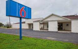 Motel 6 Madisonville, TX