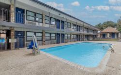 Motel 6 Boerne, TX