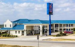 Motel 6 Seguin, TX