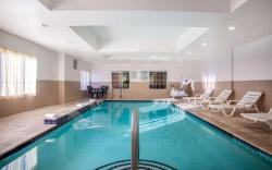La Quinta Inn & Suites by Wyndham Columbus TX