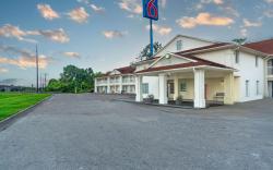 Motel 6 Livingston, TX