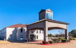 Motel 6 Ennis, TX
