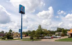 Motel 6 Lufkin, TX