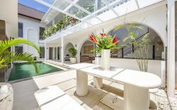 Apple Villas & Apartments