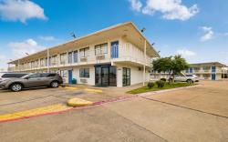 Motel 6 Greenville, TX