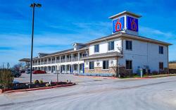 Motel 6 Rhome, TX