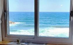 room Badabaragi in Sokcho, a fantastic ocean view where you can see the sunrise and sunset