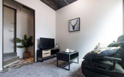 New Clean Apt for 4 people w/Convenient Access!