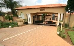 Le Cozmo Guesthouse