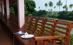 Backwater Breeze Hotel