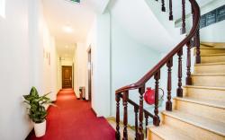 Chariot Hotel
