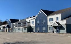 Days Inn & Suites by Wyndham Williamsburg IA North