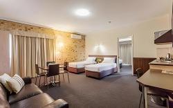 Highlander Motor Inn and Apartments