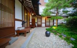 Jeonju Hanok Madang Pretty House Pension
