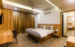 Hotel Manasi Royal , Satara