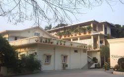 Marina's Motel