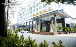 Van Phat Riverside Hotel