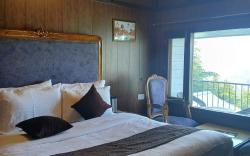 Snow King Retreat & Revolving Restaurant ,Cottages, Huts, Villas - Fagu Hill Top Kufri Shimla