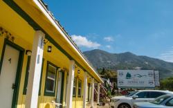 Gena's Sierra Inn and Restaurant