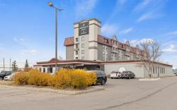 Emerald Hotel and Suites