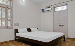 OYO 86320 Samrat Palace Guest House