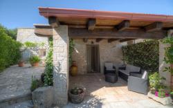 Trullo Corbezzolo by Typney