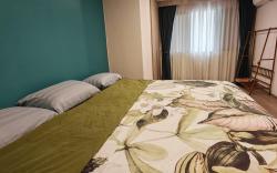 2 BRs Apartment Central of BKK 100sqm.