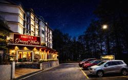 Hotel The Grand White